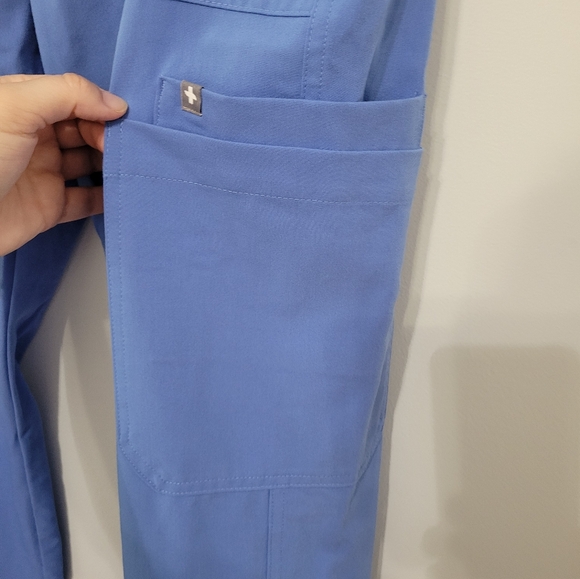 Figs Men's Cairo Cargo Scrub Pants, Size L, Ceil Blue, Healthcare Nursing Doctor - Picture 10 of 16